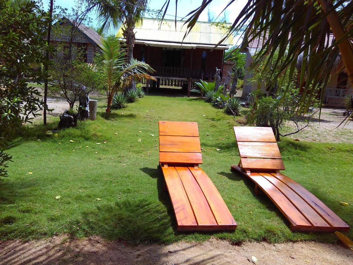 Asari Timo Cottage Karimunjawa Exterior photo